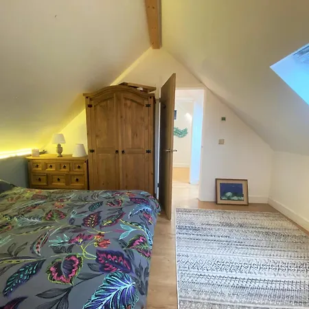 Contemporary Eco-home Near Harbourside *