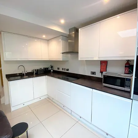 Contemporary Eco-home Near Harbourside